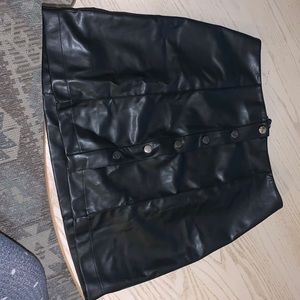 DESIGNER DAVID LERNER NEW YORK LEATHER SKIRT.